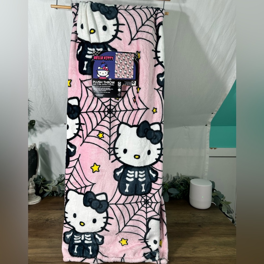 Hello Kitty 🕸️ Skeleton Plush Blanket